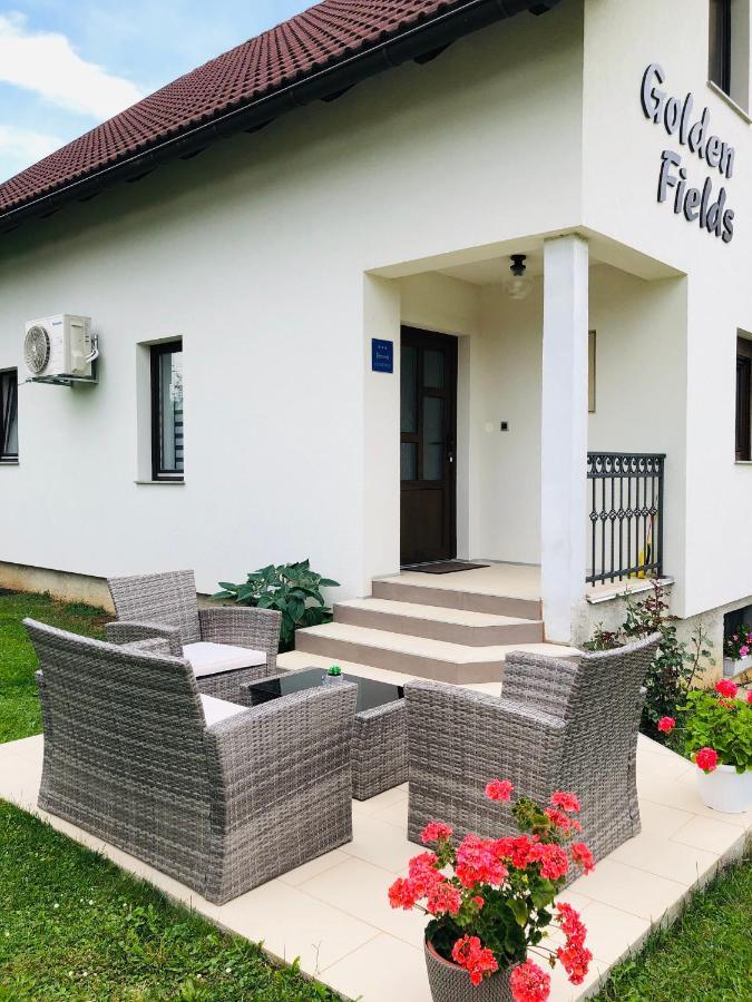 Apartment Golden Fields Smoljanac Exterior photo
